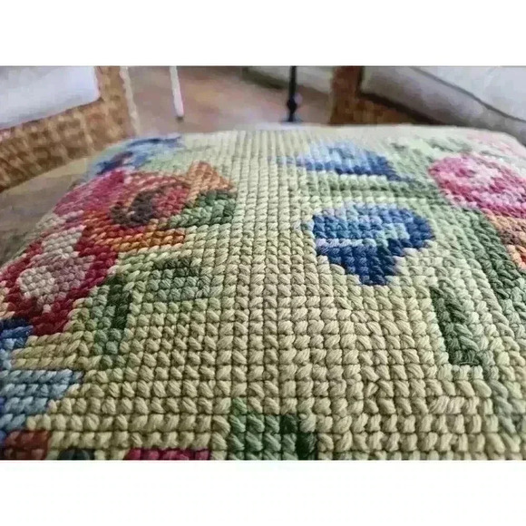Vintage Needle Point Floral Pillow 17x17/ Velvet Backing Beautiful Colors - Picture 5 of 16